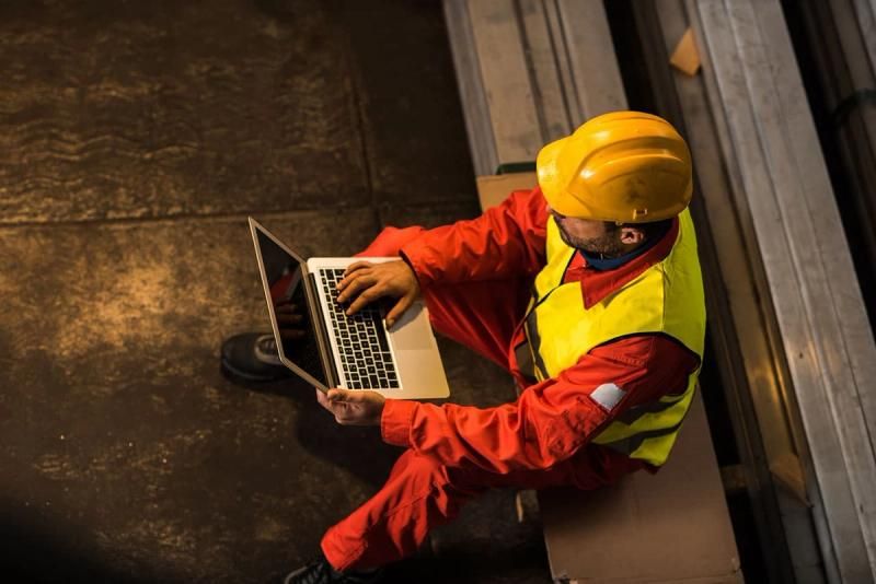 Contractor using laptop