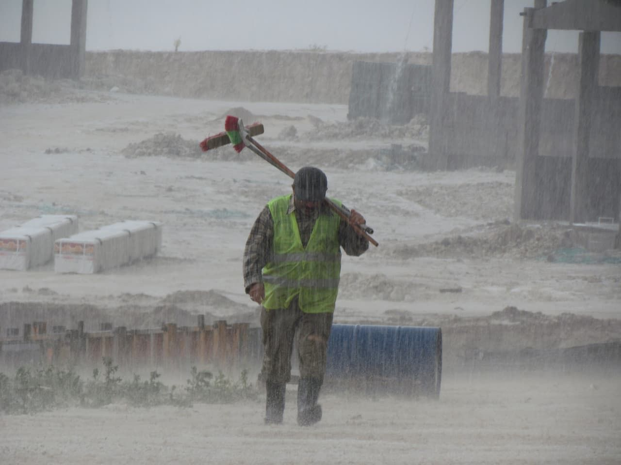Managing risks at a wet construction site